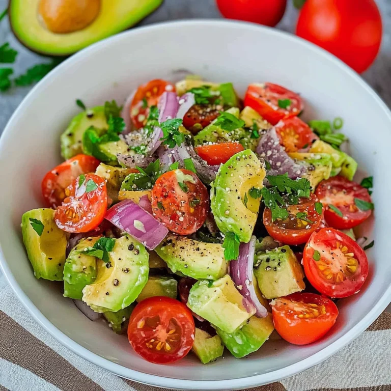 Avocado Salat mit Tomaten: Frisch und cremig genießen